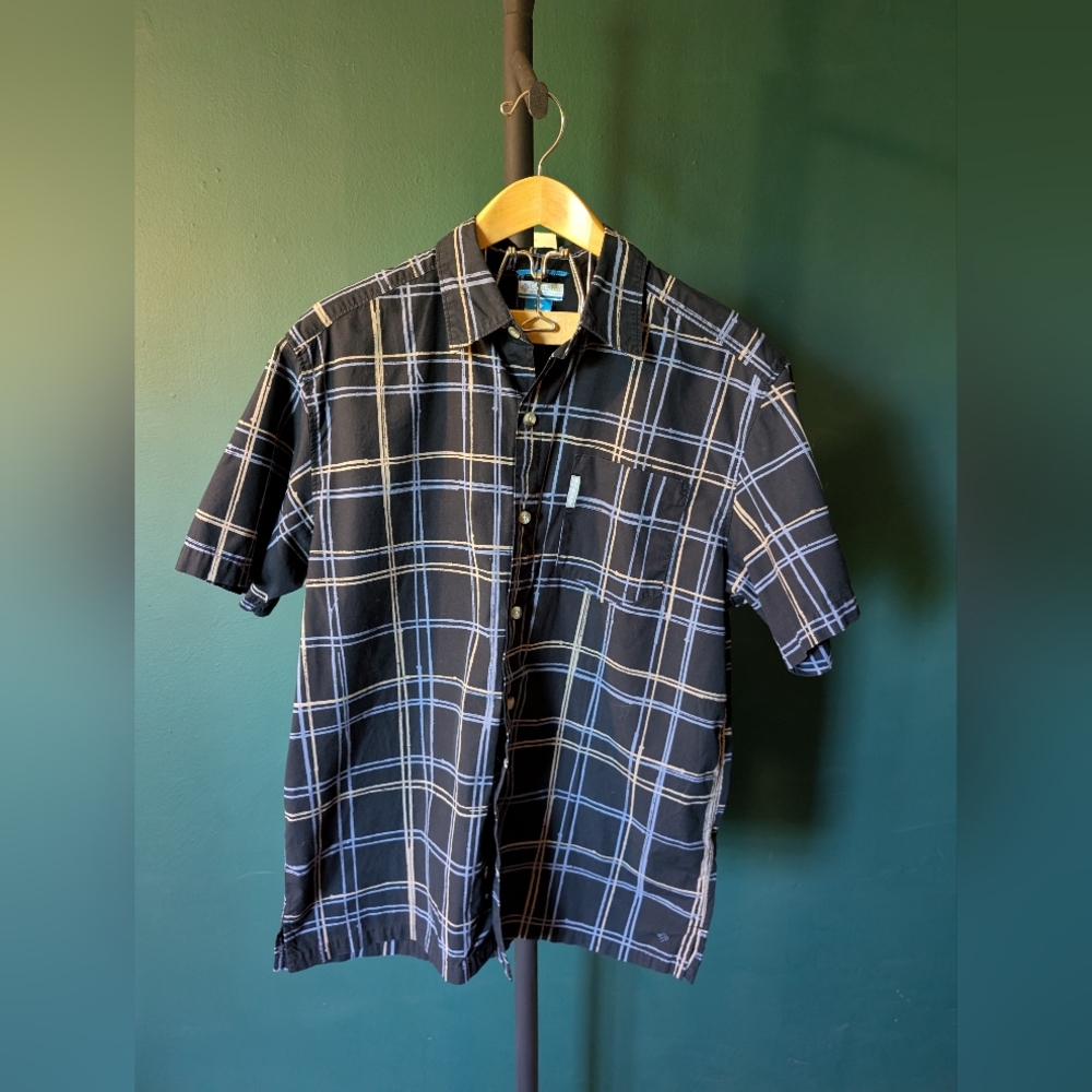 Men's Columbia Navy with Blue and Tan Lines Button Down Short Sleeve, Size L